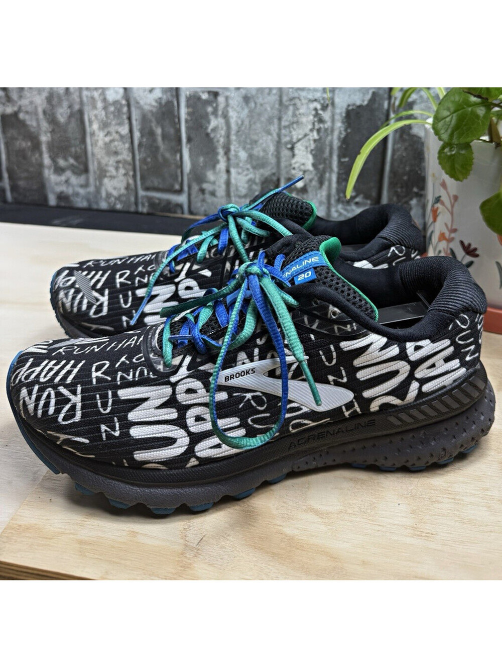 Limited Edition Brooks Adrenaline GTS 20 womenRunning Shoes Mesh Run Happy US 9B